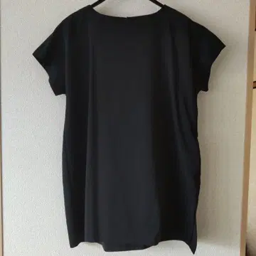 블랙 반팔 셔츠 히로코코시노