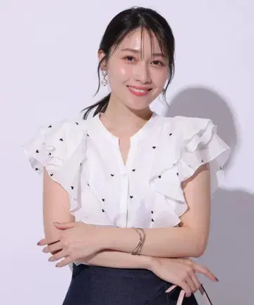 아푸와이저 리셰 하트 자수 블라우스 2025SS