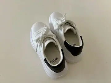 FILLIN 화이트 스니커즈