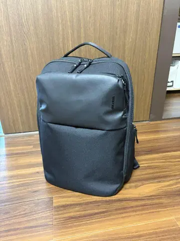 인케이스 백팩(A.R.C. Daypack)