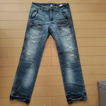 데미지 가공 다크 블루 스트레이트 청바지