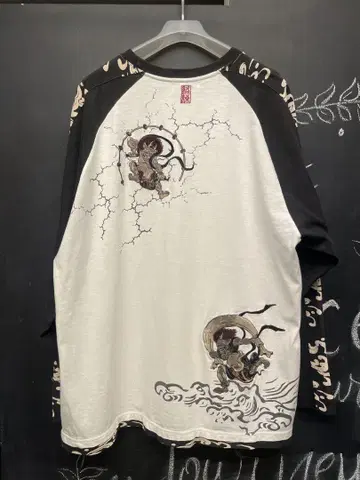 KARAKURI GENERATION 풍신 번개 래글런 T