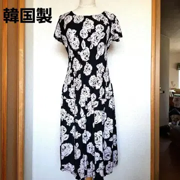 한국제 블랙 베이스에 꽃무늬 프린트 편안한 원피스