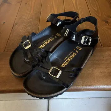 새상품급 BIRKENSTOCK 블랙 컴포트 샌들