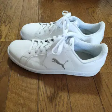새상품급 PUMA 화이트 스니커즈