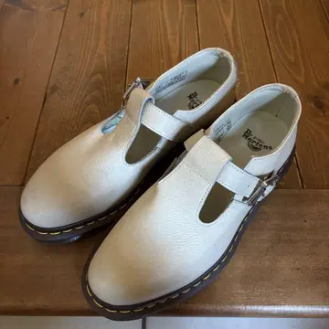 미착용 Dr. Martens 화이트 가죽 로퍼