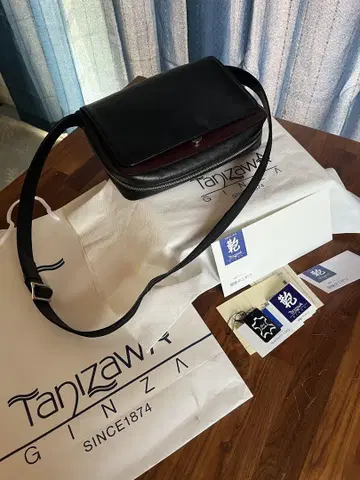 새상품급 긴자 TANIZAWA 타니자와 블랙 x 와인 숄더백
