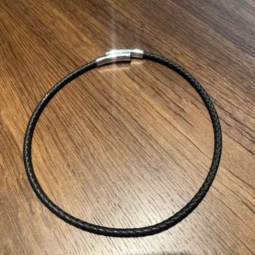 코란토테 블랙 목걸이