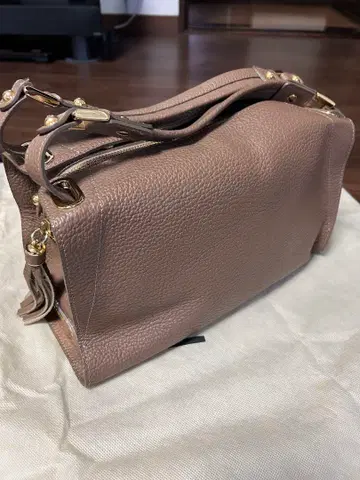 새상품급 핸드백 이안느 올리비아