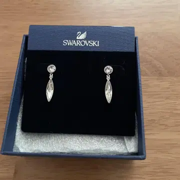 스와로브스키 크리스탈 드롭 귀걸이