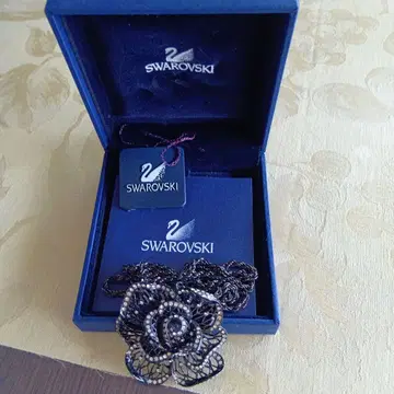 스와로브스키 블랙 플라워 목걸이