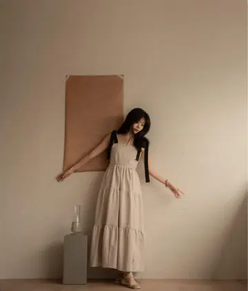 컷 디자인 리본 티어드 원피스