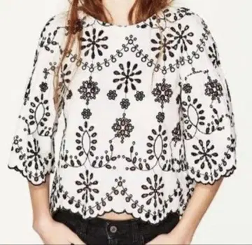 [새상품] ZARA 자수 스캘럽 블라우스 블랙