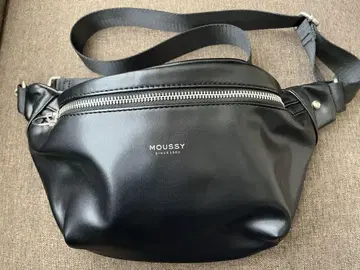 MOUSSY 블랙 바디백