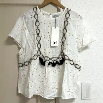 [새상품] ZARA 컷워크 레이스 블라우스