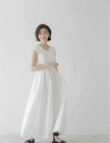 슬리브리스 백 오픈 맥시 화이트 M 사이즈
