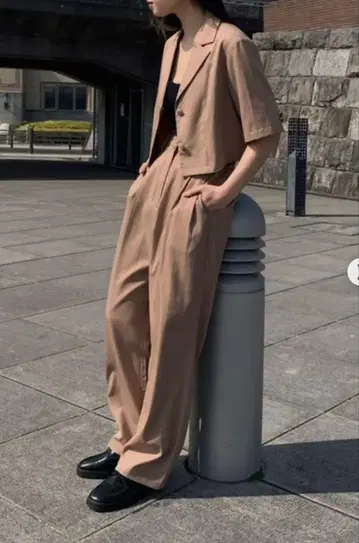LVEU 베이지 숏 자켓 팬츠 셋업
