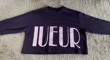 피아첼레 IUEUR 블랙 크롭 긴팔 티셔츠