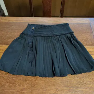 hoss 블랙 플리츠 스커트 버튼