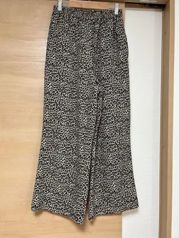 레오파드 무늬 팬츠