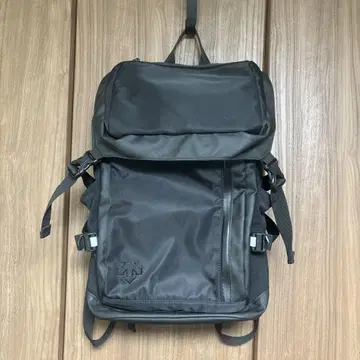 데상트 백팩