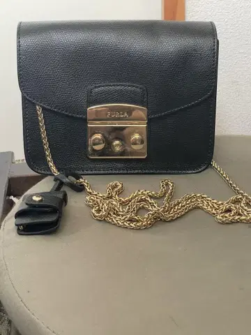 FURLA 블랙 가죽 체인백 메트로폴리스