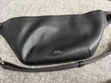 A.P.C. 바디백 웨스트 파우치