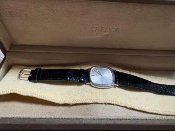 CREDOR 실버 스퀘어 페이스 시계