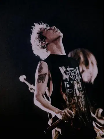 it's something to scream about taka 착용