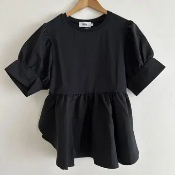 AZUL by MOUSSY 블랙 반팔 상의