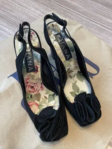 DIANA 블랙 플라워 장식 힐 23cm