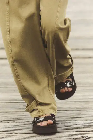 ZARA 스터드 스웨이드 샌들 39