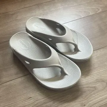 우포스(OOFOS) NOMAD 23cm