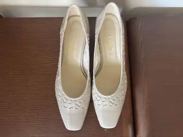 t.inaba 베이지 펌프스 에나멜