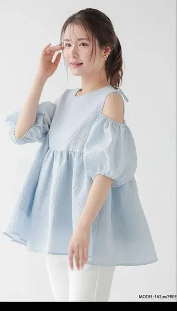 핏모어 오픈 숄더 블라우스