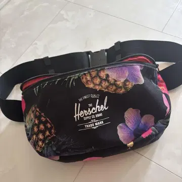 Herschel 플라워 프린트 바디백