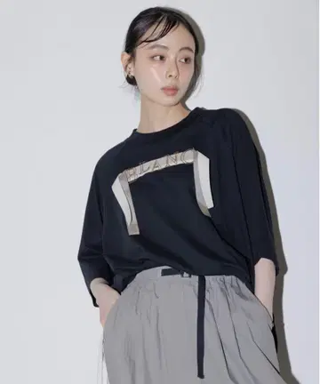 신상품 이번 시즌 신상 에이미 로우 테이프 로고 엠보 턱 래글런 티셔츠