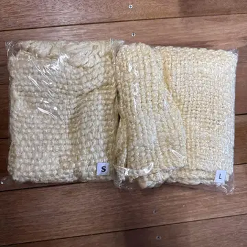 골든 실크 머플러 S와 L 사이즈 크림색