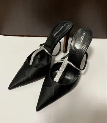 세르지오로시 비쥬 장식 블랙 새틴 뮬