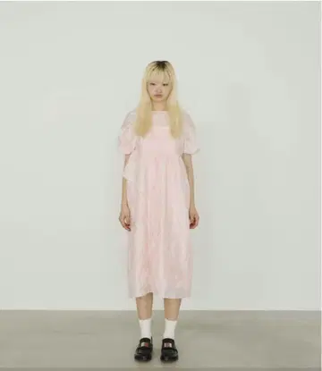핑크 퍼프 슬리브 원피스 ANDRESD