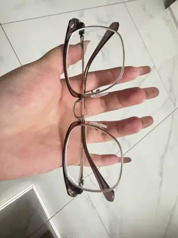 브라운 메탈 프레임 캣아이 안경