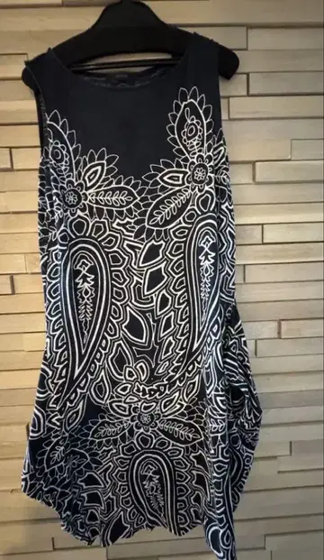 ARTISAN 페이즐리 무늬 슬리브리스 원피스 11호