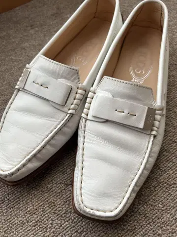 TOD'S 화이트 로퍼 새상품급
