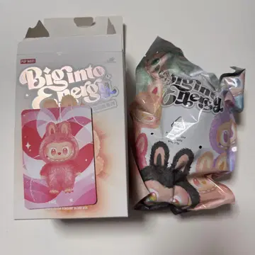 라부부 더 몬스터스 에너지에 열중
