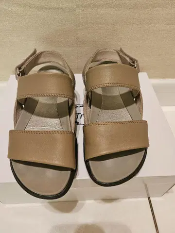 핏핏 샌들