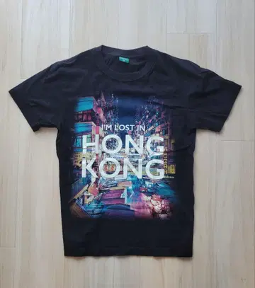 I'M LOST IN HONG KONG 티셔츠