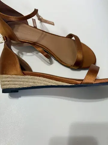 새상품급 유나이티드 애로우즈 브론즈 샌들 24cm