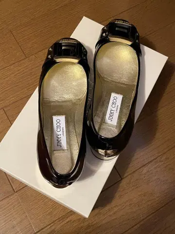 JIMMY CHOO 블랙 펌프스