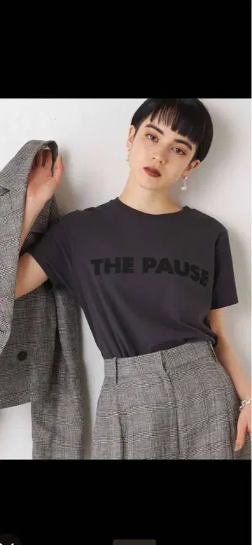 THE PAUSE 다크 그레이 T셔츠