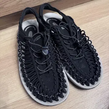 KEEN 킨 남성용 유니크 샌들 스니커즈 스포츠 샌들